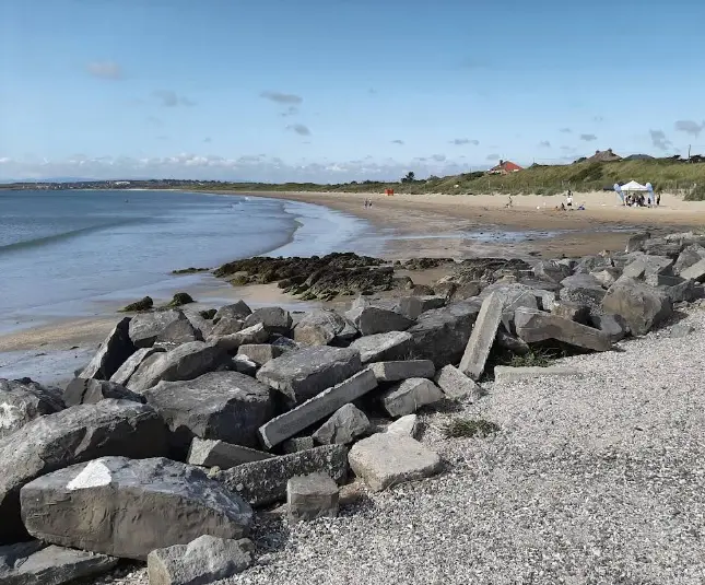 A photo of Donabate Beach and its nearby areas.