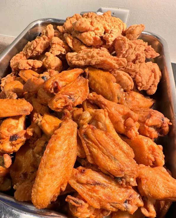 A photo showing the best wings of Dublin