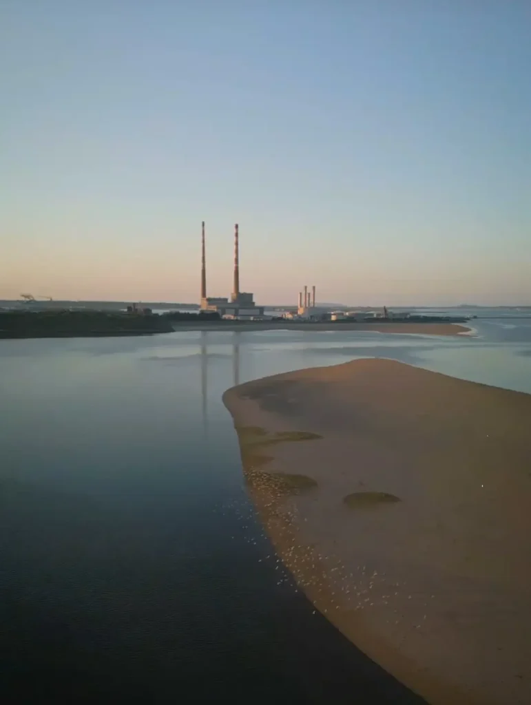 A visual representation of Sandymount Beach as a Best attractions Near Dublin.