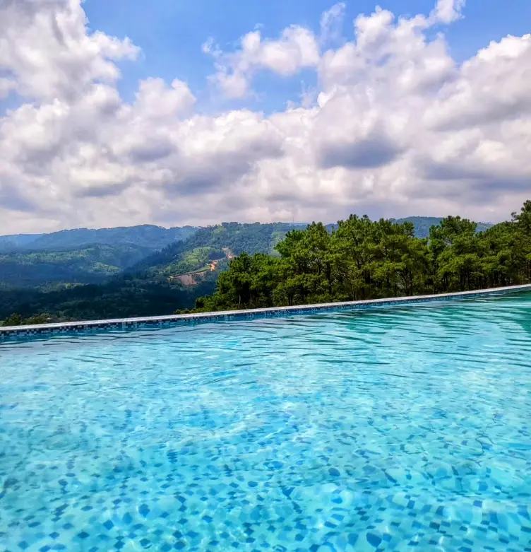 A best swimming pool hotel