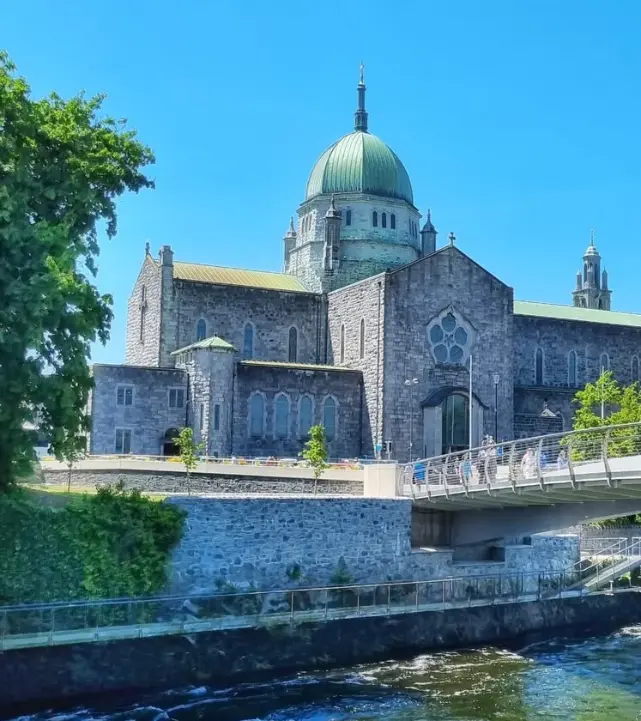 what to wear and carry in Summer in Galway Ireland