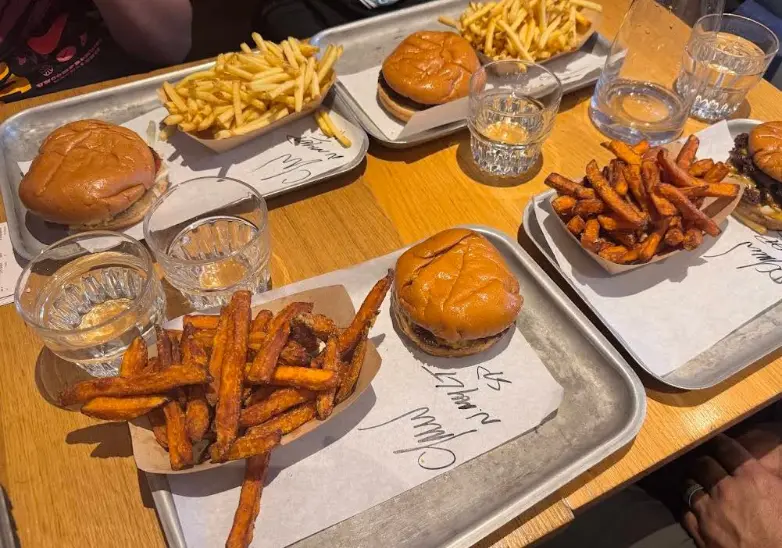 Bunsen burger and fries of Dame Street