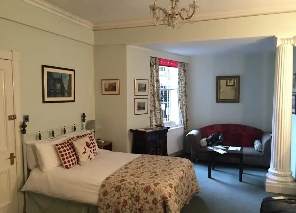 Victorian‑Style Townhouse Room